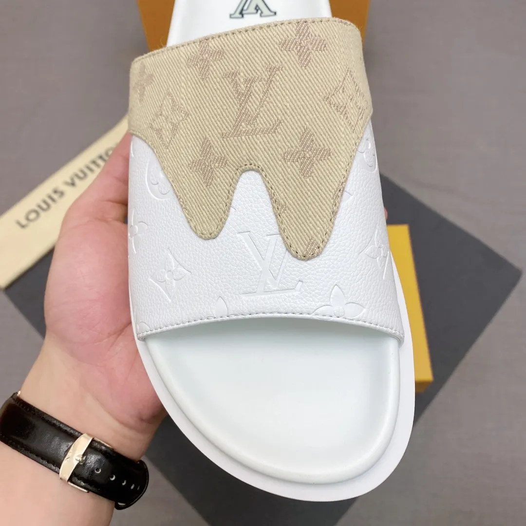 P300 🔍Top purchasing agent LV men's spring and summer slippers counter synchronization. The uppers are made of cowhide fabric imported from Italy, with logo graphics and high-quality craftsmanship. The soles are: original soles specially provided by the original factory. Exclusive molded soles are super comfortable. Original factory follow-up orders. 🔍🔍High quality. You can enter and leave the counter at will. Welcome to compare. Code number 38-45 No. 058